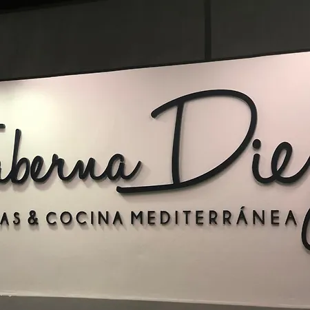 Frontline Deluxe 3br דירה אסטפונה