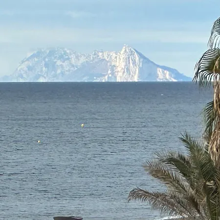 דירה Frontline Deluxe 3br אסטפונה