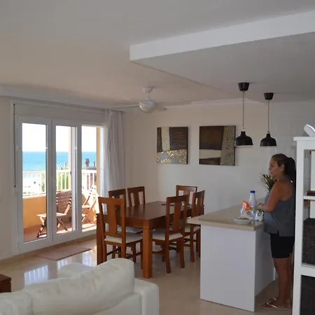 דירה Frontline Deluxe 3br *