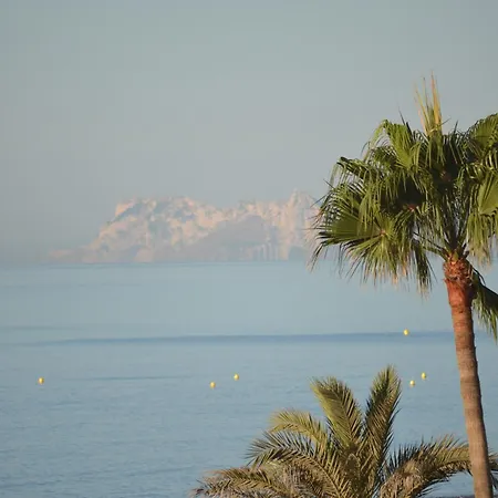 דירה Frontline Deluxe 3br