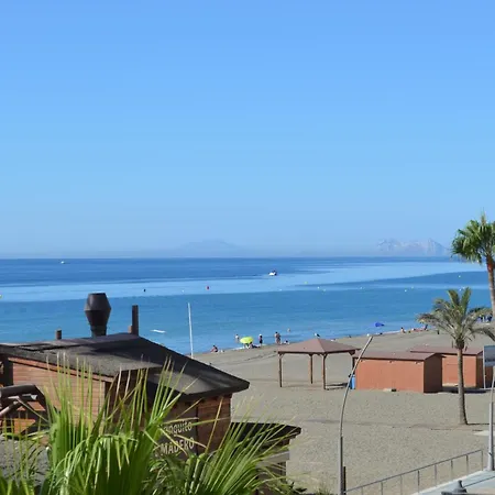 דירה Frontline Deluxe 3br *