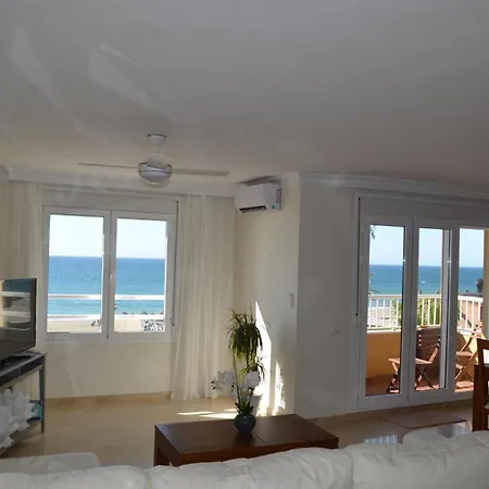 דירה Frontline Deluxe 3br *