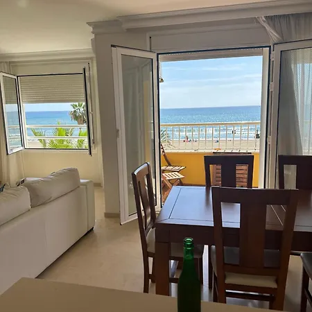 Seafront Deluxe 3br Apartment