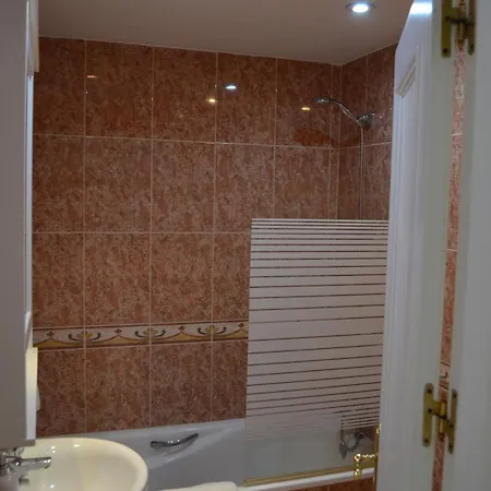 Frontline Deluxe 3br